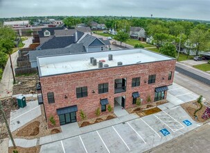 201 E 5th St, Unit 01 in Ferris, TX - Building Photo - Building Photo