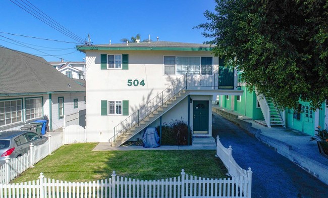 504 N Elena Ave in Redondo Beach, CA - Building Photo - Building Photo