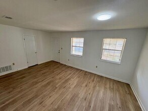 511 Maple Ave in Niceville, FL - Building Photo - Building Photo