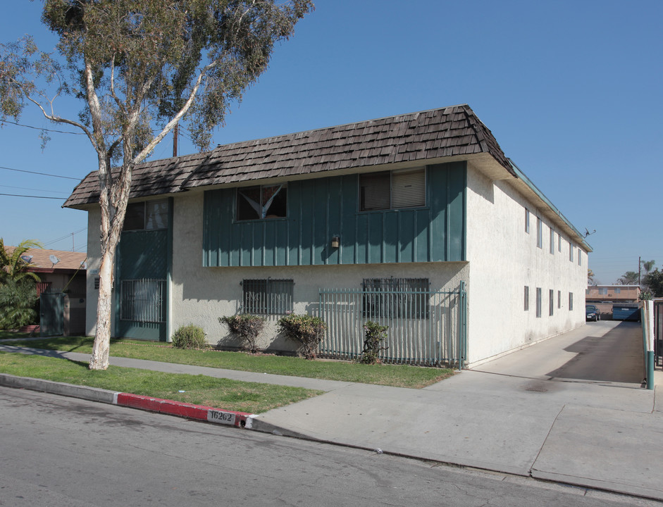 16202 Eucalyptus Ave in Bellflower, CA - Building Photo