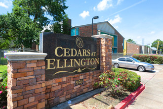 Cedars at Ellington in Houston, TX - Foto de edificio - Building Photo