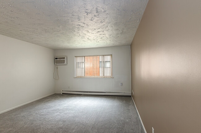 Colonial Place Apartments