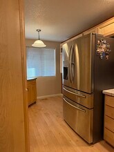 10743 SW Canterbury Ln in Tigard, OR - Foto de edificio - Building Photo