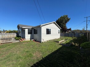 1695 Chestnut St in Eureka, CA - Building Photo - Building Photo