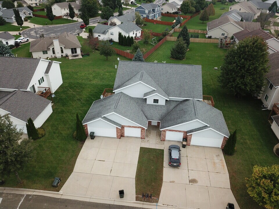 1121 Stonewood Crossing in Sun Prairie, WI - Building Photo
