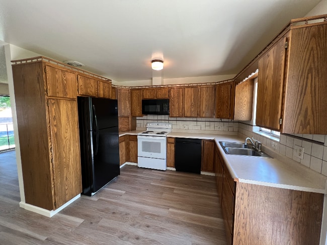 1400 Kirkham Way in Reno, NV - Foto de edificio - Building Photo