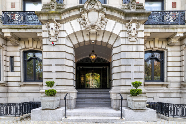 Windsor Place in Boston, MA - Foto de edificio - Building Photo