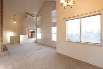 801 Derrickson Dr in El Paso, TX - Building Photo - Building Photo
