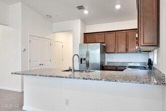 12429 W Midway Ave in Glendale, AZ - Foto de edificio - Building Photo