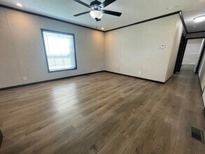 38110 Versailles St in Clinton Township, MI - Building Photo - Building Photo
