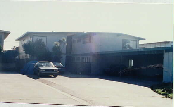 3329 Los Prados St in San Mateo, CA - Foto de edificio - Building Photo