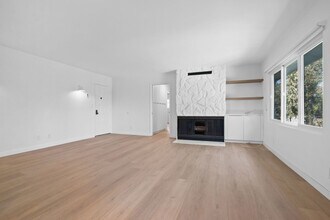 2107 Montana Ave in Santa Monica, CA - Foto de edificio - Building Photo