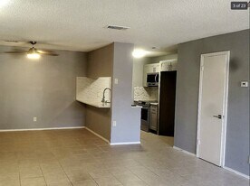 5322 Medical Dr, Unit B-202 in San Antonio, TX - Building Photo