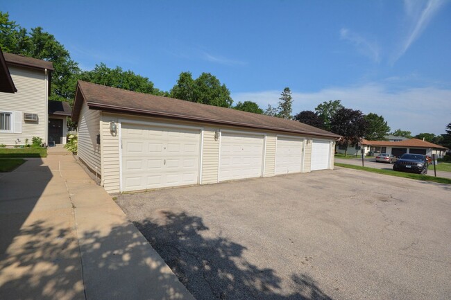 2020 31st Pl NW in Rochester, MN - Building Photo - Building Photo