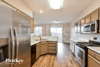 3632 Starlight Evening St in Las Vegas, NV - Foto de edificio - Building Photo