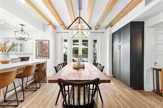 5621 Alton Rd in Miami Beach, FL - Building Photo - Building Photo