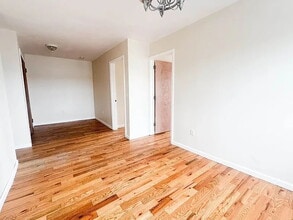 73-06 70th St in Queens, NY - Building Photo - Building Photo