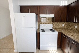 3500 Jackson St Hollywood, FL 33021 in Hollywood, FL - Foto de edificio - Building Photo