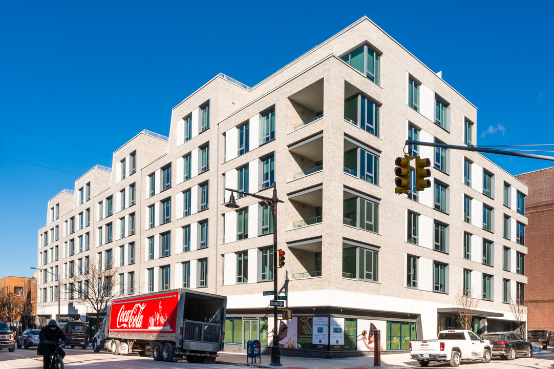 Amara in Astoria, NY - Building Photo