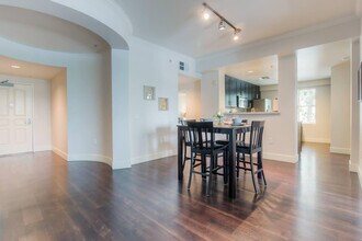 10833 Wilshire Blvd-Unit -FL2-ID406379P in Los Angeles, CA - Foto de edificio - Building Photo