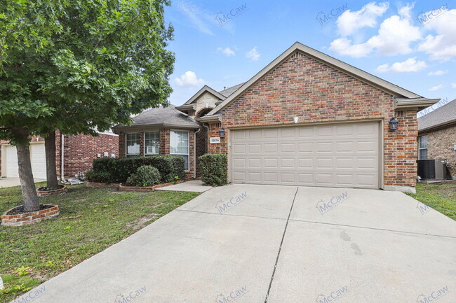 11856 Vienna Apple Rd in Fort Worth, TX - Building Photo - Building Photo