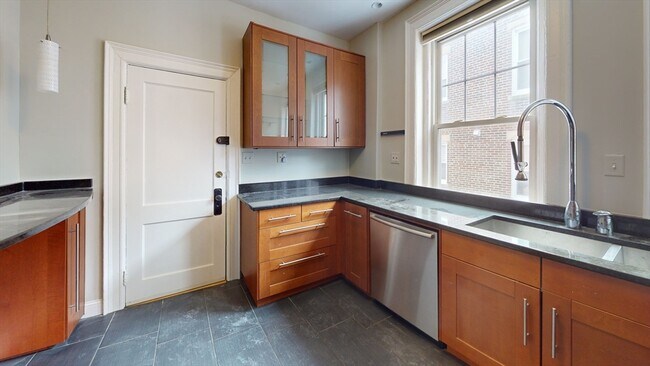 79 Thatcher St in Brookline, MA - Building Photo - Building Photo