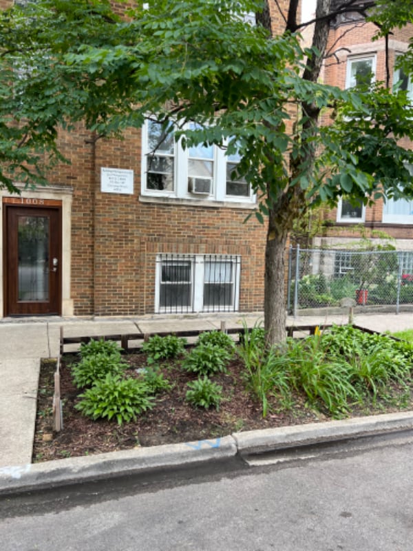 property at 1008 N Mozart St