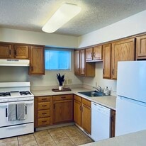 Chamberlain and Lawnfair Apartments in Fairlawn, OH - Building Photo