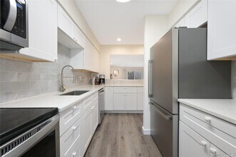 34 Montauk Hwy in Westhampton, NY - Building Photo - Building Photo