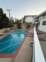2396 Redlands Dr in Newport Beach, CA - Building Photo
