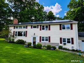 6 Nottingham Dr in Stamford, CT - Building Photo