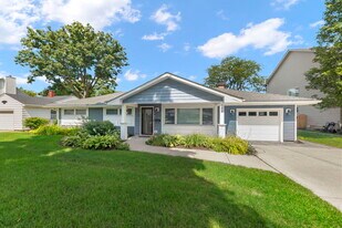 703 Wakeman Ave in Wheaton, IL - Building Photo