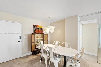5555 Collins Ave in Miami, FL - Building Photo - Building Photo