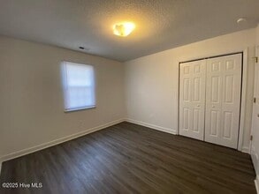 2305 Knollwood Ln in Jacksonville, NC - Foto de edificio - Building Photo