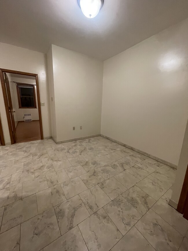1715 W 5th St, Unit 2R in Brooklyn, NY - Building Photo - Building Photo