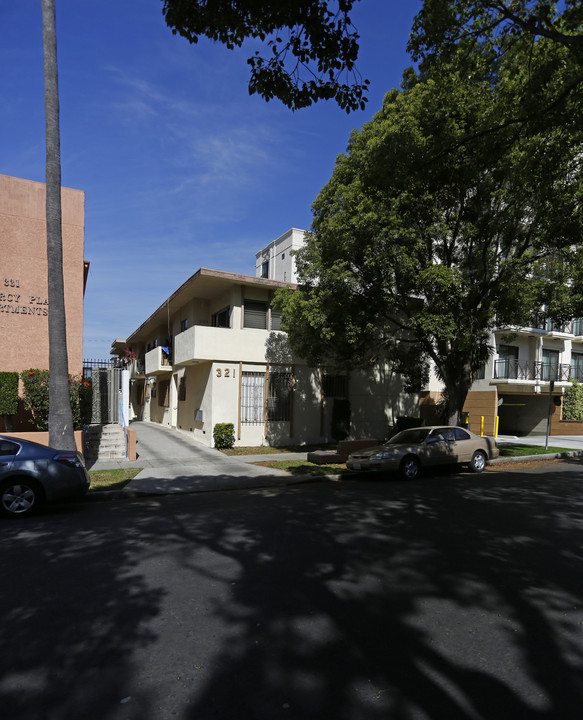 321 S Gramercy Pl in Los Angeles, CA - Building Photo