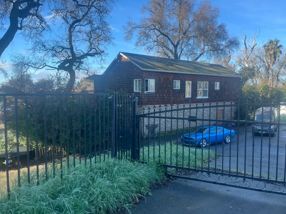 2181 Garden Hwy in Sacramento, CA - Building Photo