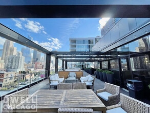 640 N La Salle Dr, Unit 304 in Chicago, IL - Foto de edificio - Building Photo