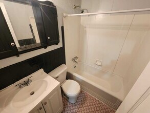 7125 Greenhaven Dr in St. Louis, MO - Building Photo - Building Photo