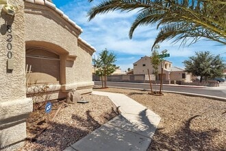 8200 Cimarron Ridge Dr in Las Vegas, NV - Building Photo - Building Photo