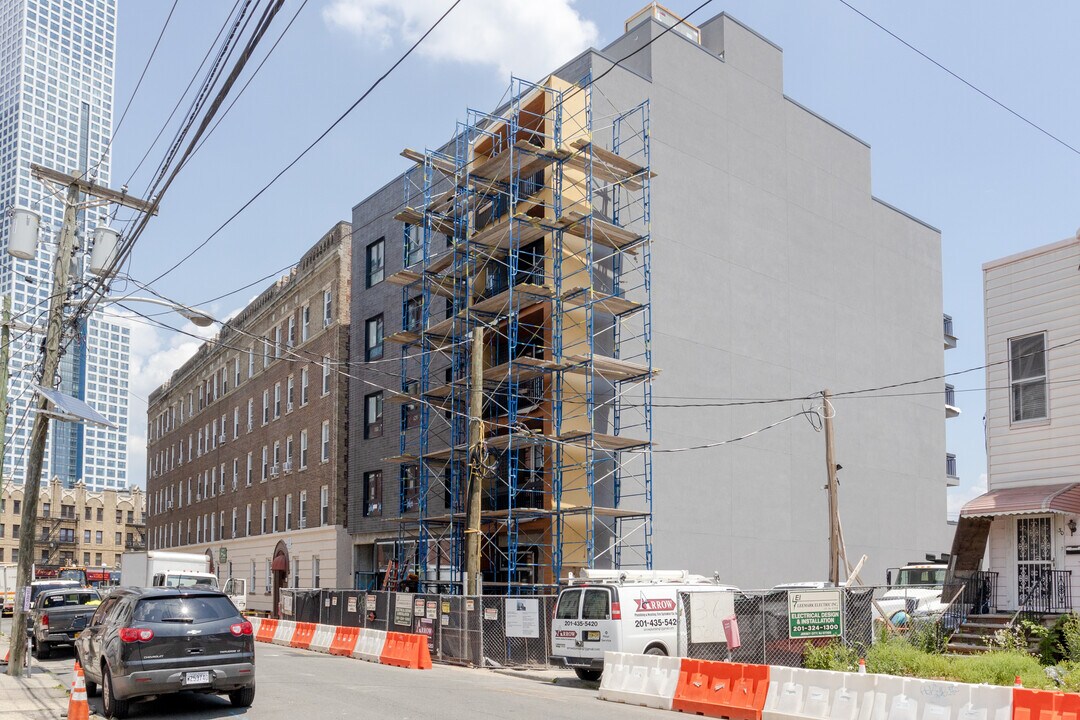 36 Jones St in Jersey City, NJ - Building Photo