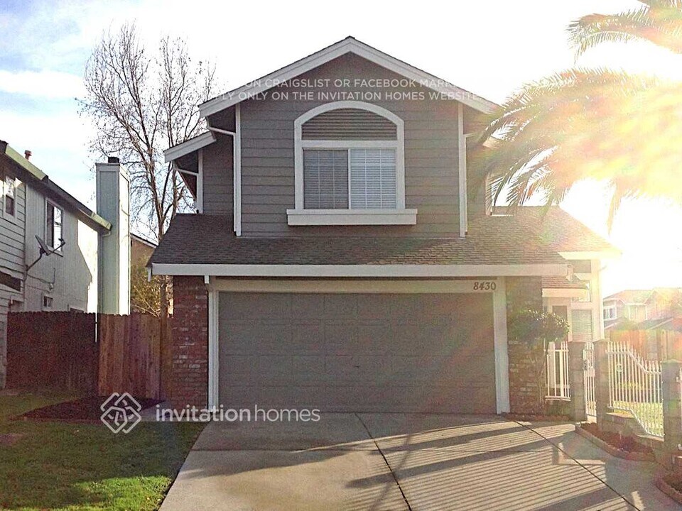 8430 Gooseberry Ct in Antelope, CA - Foto de edificio
