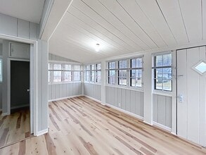 38599 Plains Ct in Willoughby, OH - Foto de edificio - Building Photo