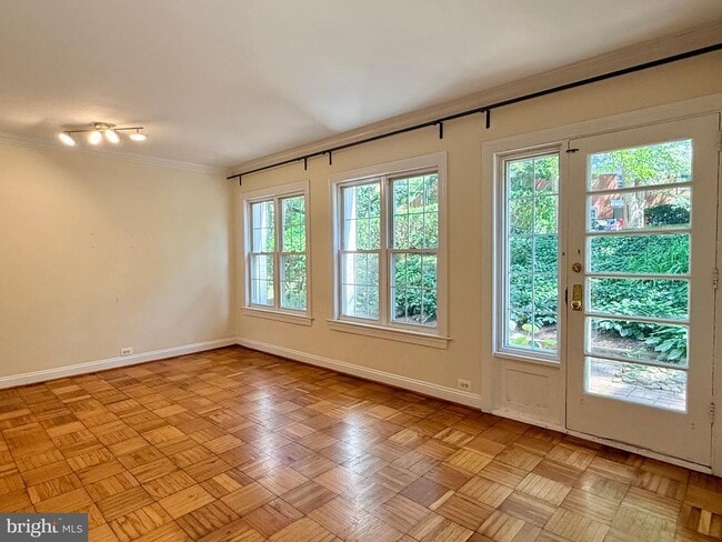 property at 1628 Ripon Pl