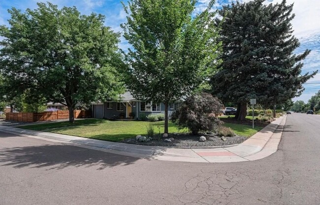property at 987 Glencoe St