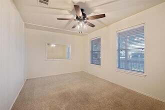 105 Pentire Way in Hutto, TX - Building Photo - Building Photo