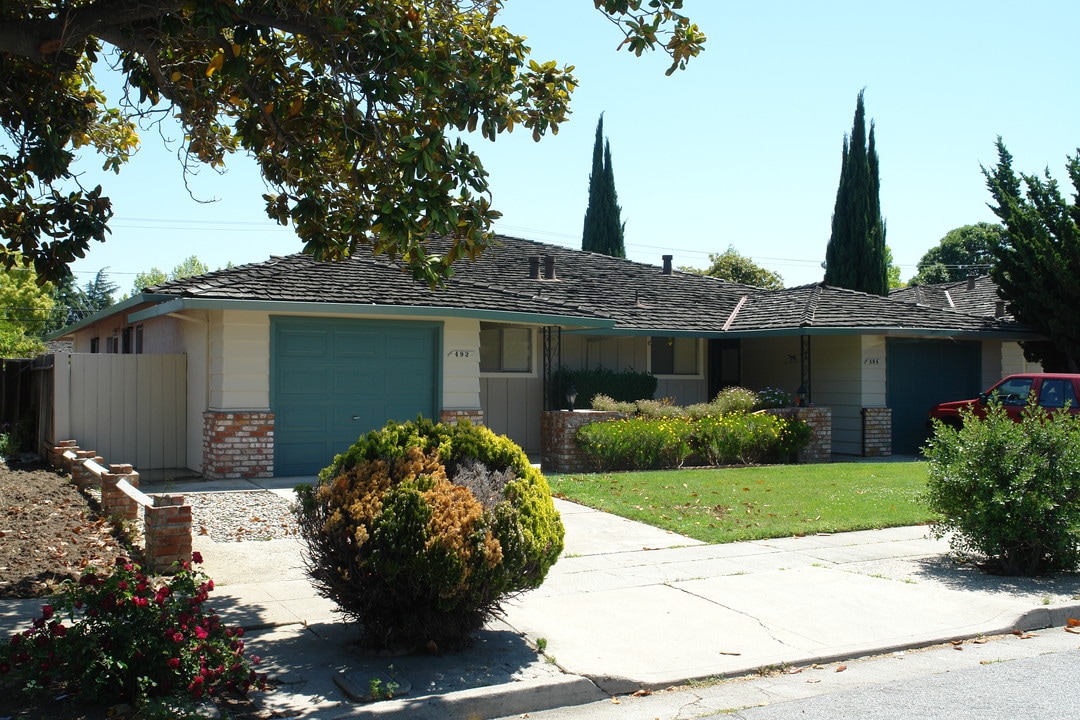 492-494 Northlake Dr in San Jose, CA - Foto de edificio