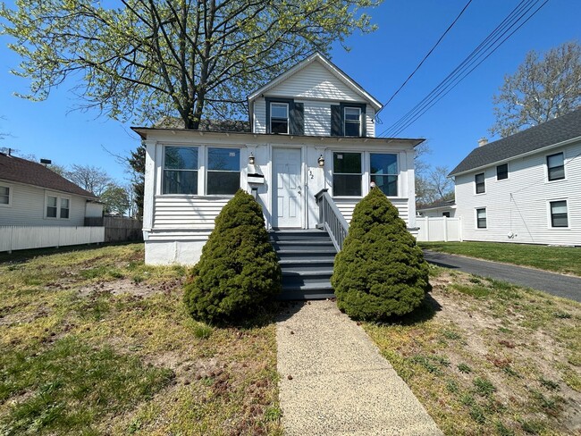 property at 132 Anelve Ave