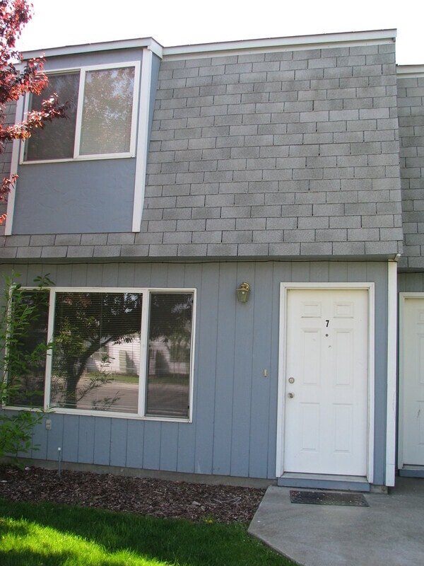 property at 400 S Morain St