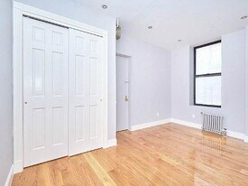 43-22 Queens St in Queens, NY - Building Photo